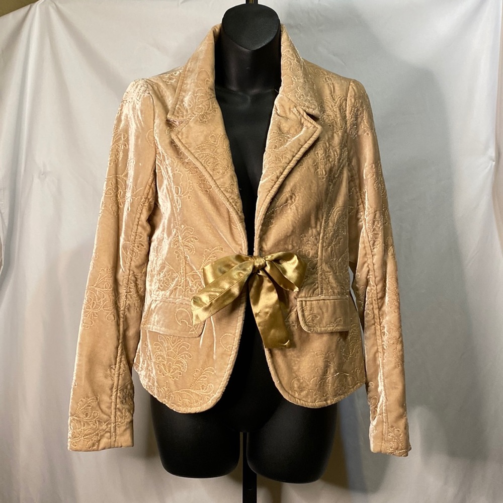 Velvet Stitched Design Champagne Blazer.  Size small